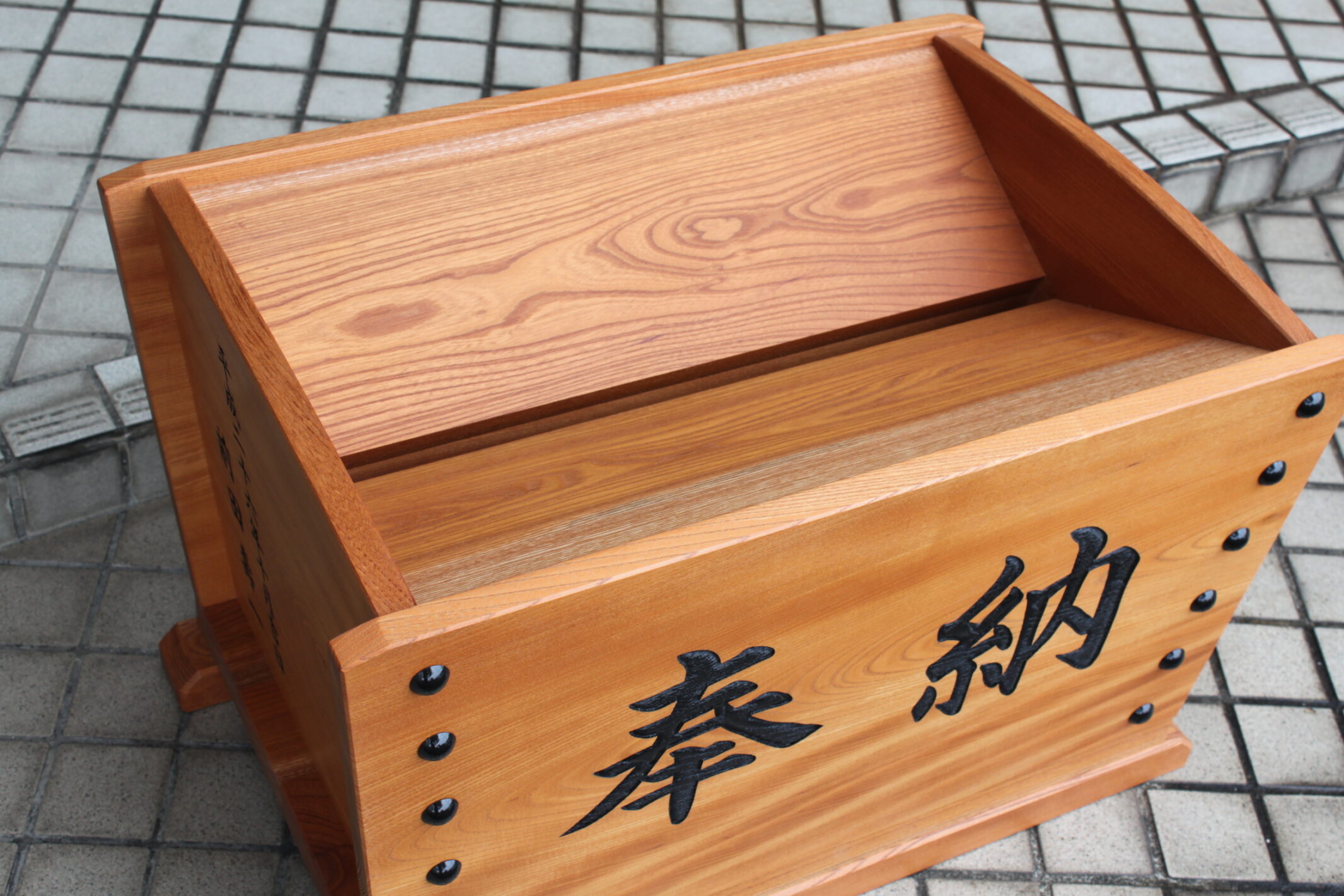 古い賽銭箱 木製 鉄金具 桑材？ 昭和期 古民具 fit=scale-down,w=1200
