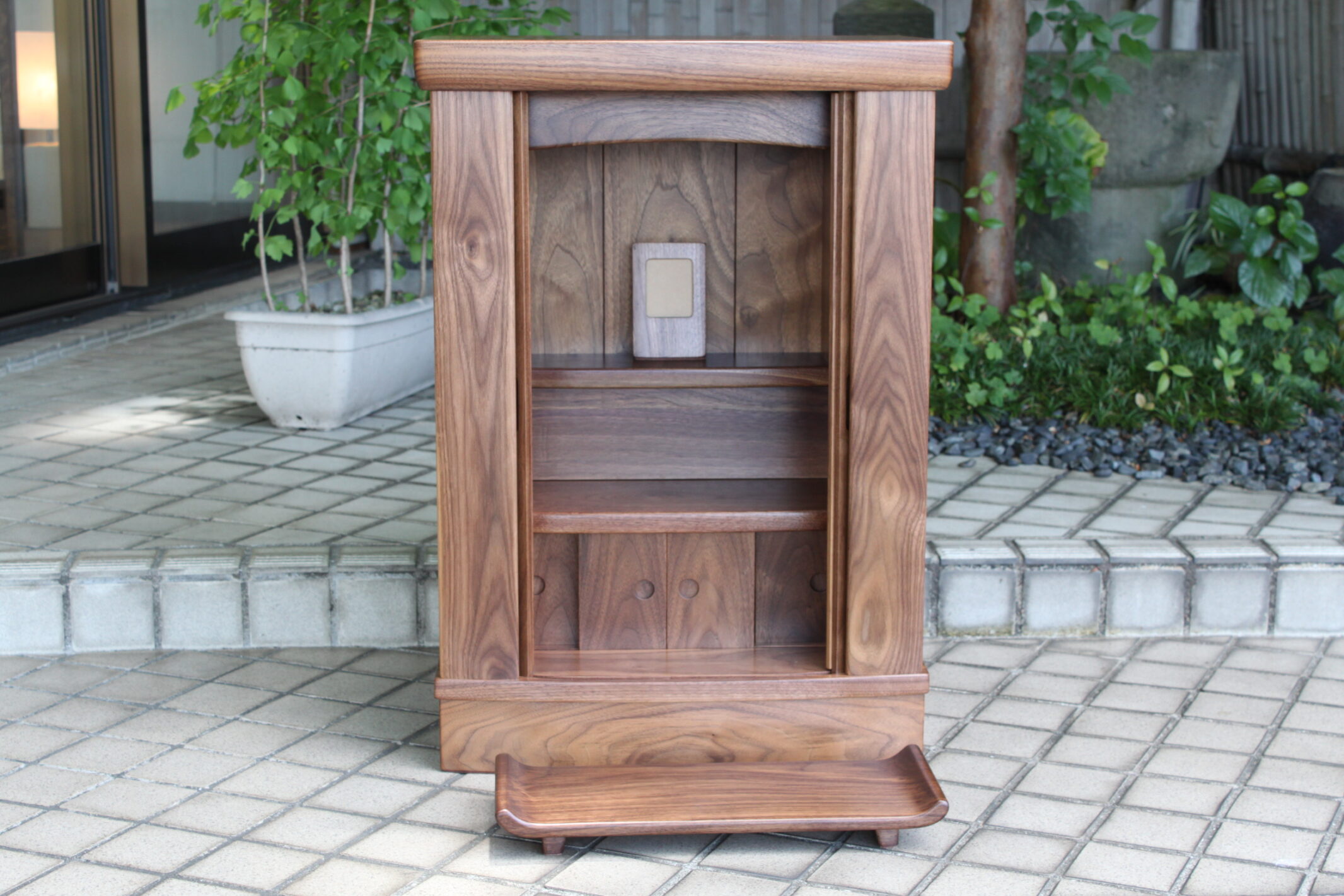 展示品　未使用　樺細工　ポット台　煎茶道具置き　蛇腹戸 蛇腹仏壇 (経机付) | 制作事例 | 木工房ひのかわ | 創作家具・注文家具