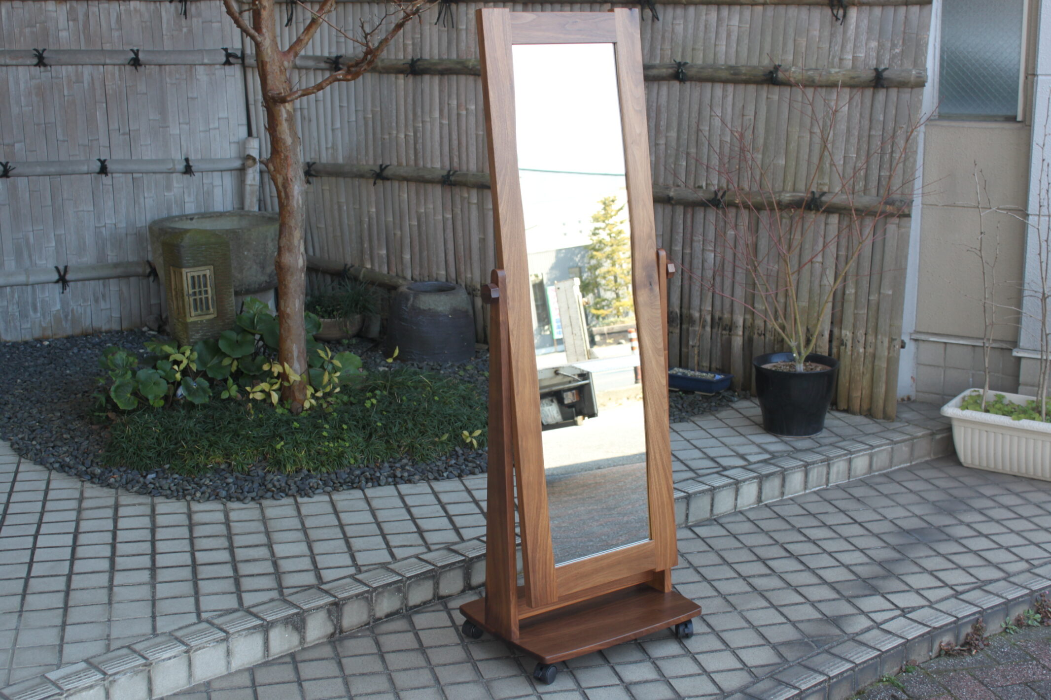 キャスター付き姿見 | 制作事例 | 木工房ひのかわ | 創作家具・注文