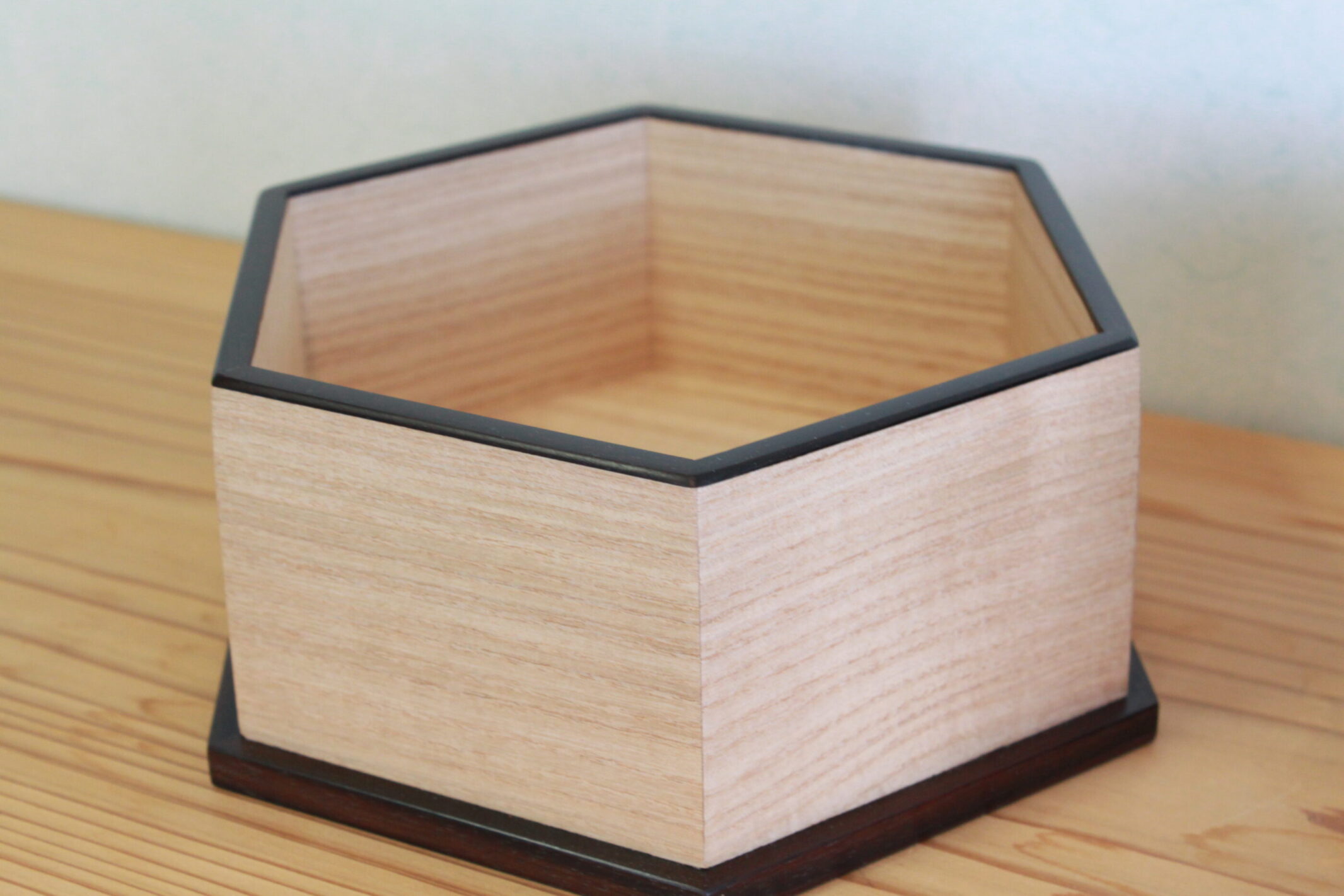 肥後象嵌内箱貼り 六角形 | 制作事例 | 木工房ひのかわ | 創作家具