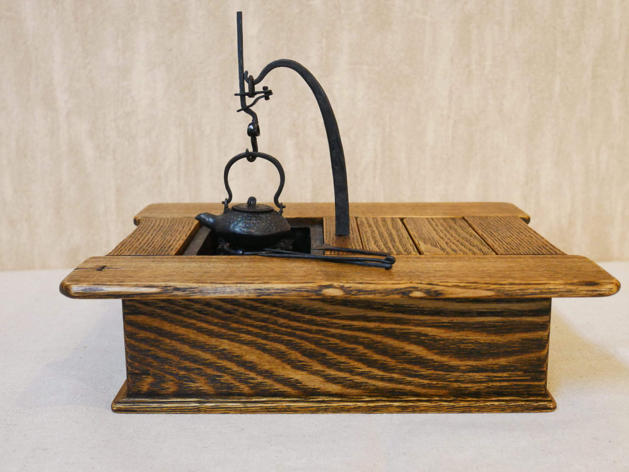 ミニチュアの墨壺18年前に新潟県の作家さんに注文して製作頂きました。