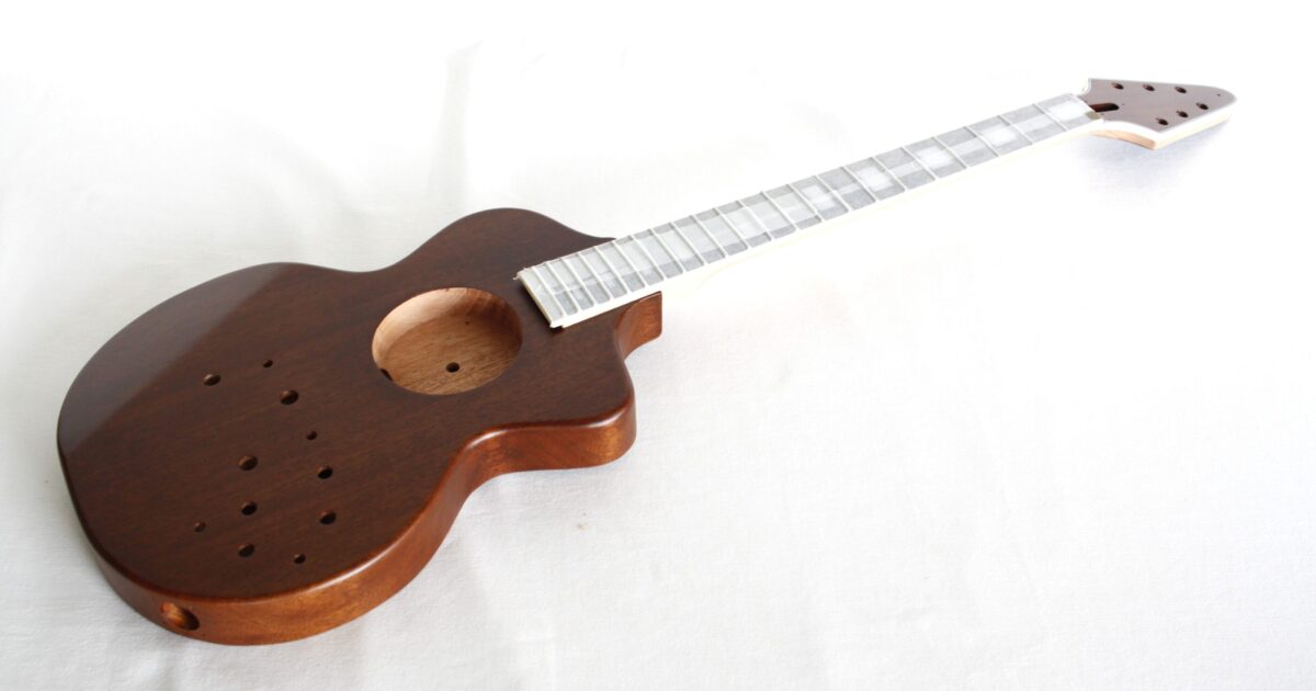 持込材でエレキギターボディ加工 | 制作事例 | 木工房ひのかわ | 創作