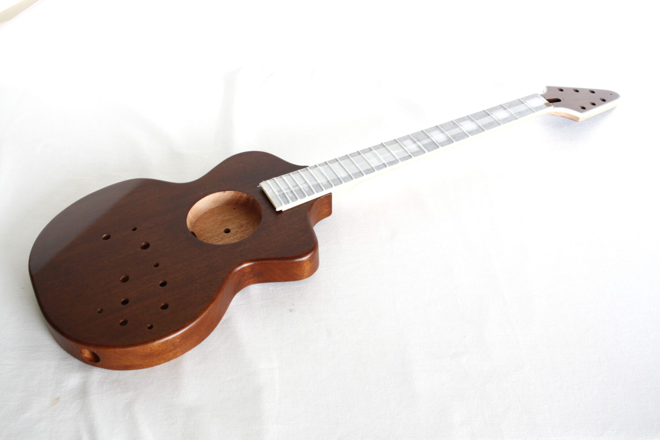 持込材でエレキギターボディ加工 | 制作事例 | 木工房ひのかわ | 創作