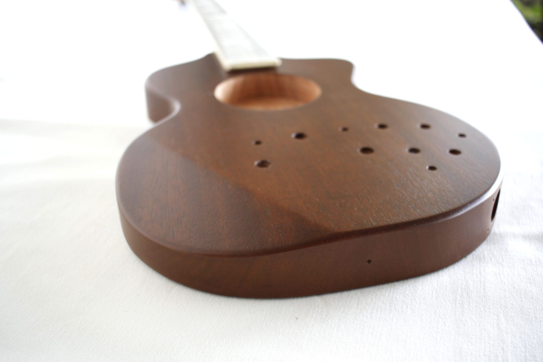 持込材でエレキギターボディ加工 | 制作事例 | 木工房ひのかわ | 創作