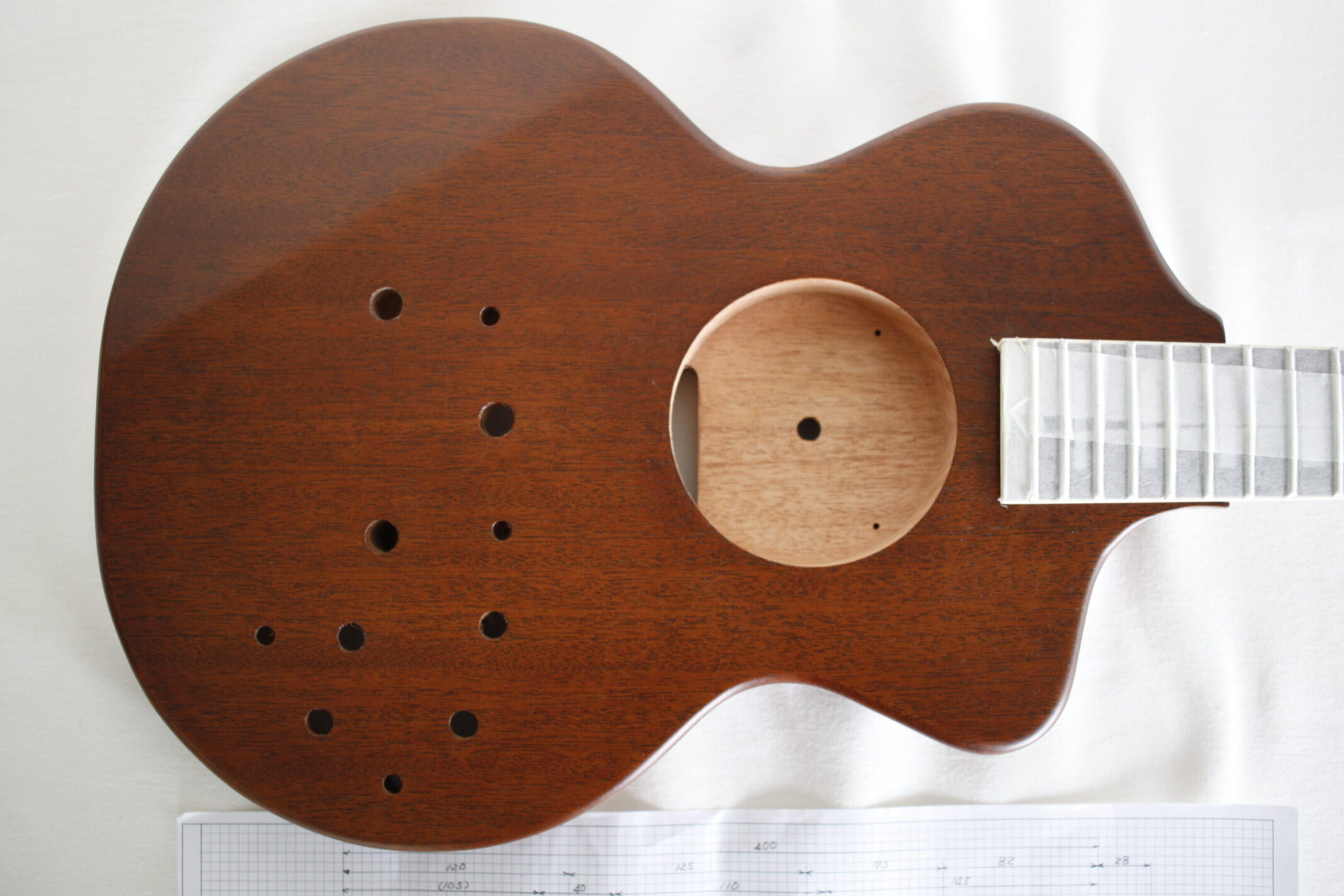 持込材でエレキギターボディ加工 | 制作事例 | 木工房ひのかわ | 創作